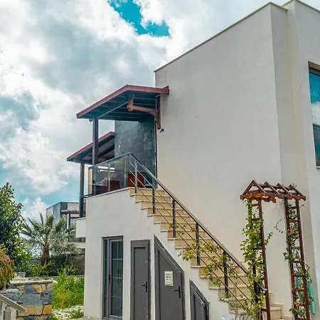 Beautiful 2 Br House With Pool In Gümüşlük Daire