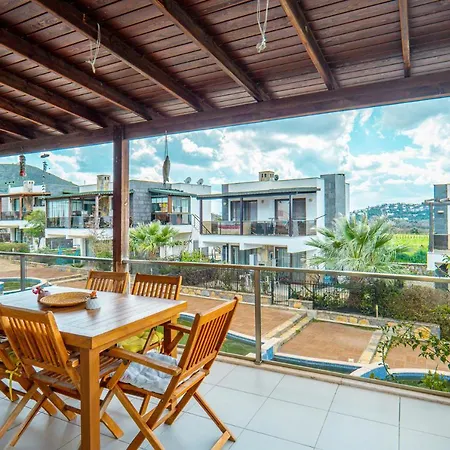 Beautiful 2 Br House With Pool In Gümüşlük Daire